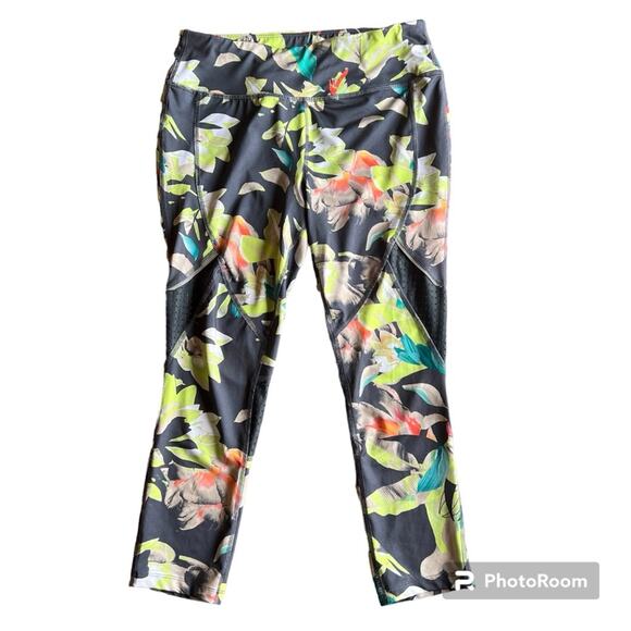 Avia Womens Active Allover Print Performance Capri Legging with Mesh- Size Small - Picture 1 of 9